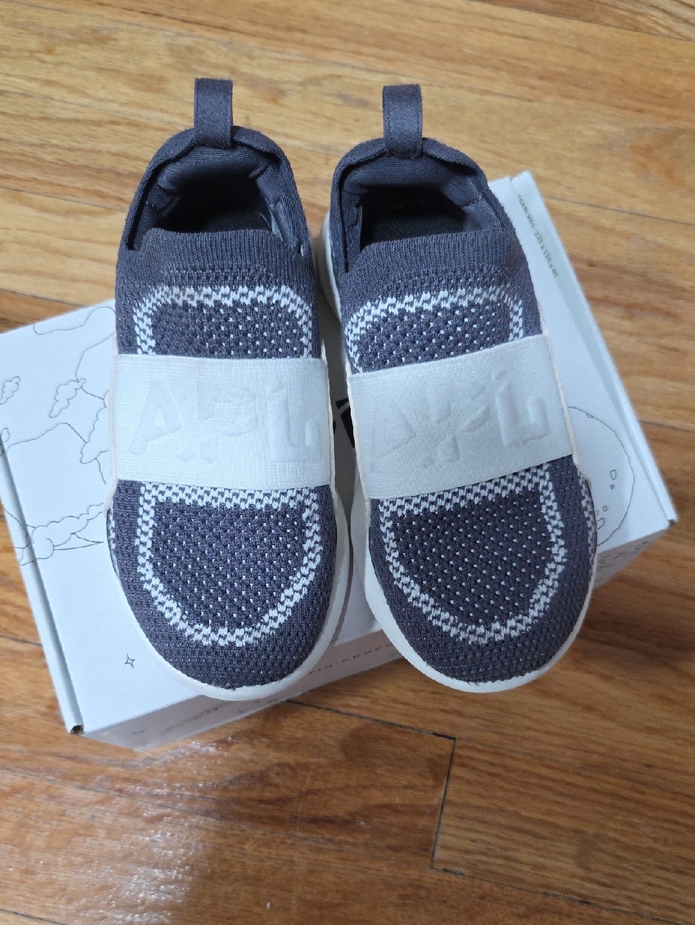 APL Kids Slip-On Knit Sneakers in Dark Gray and White Size 12